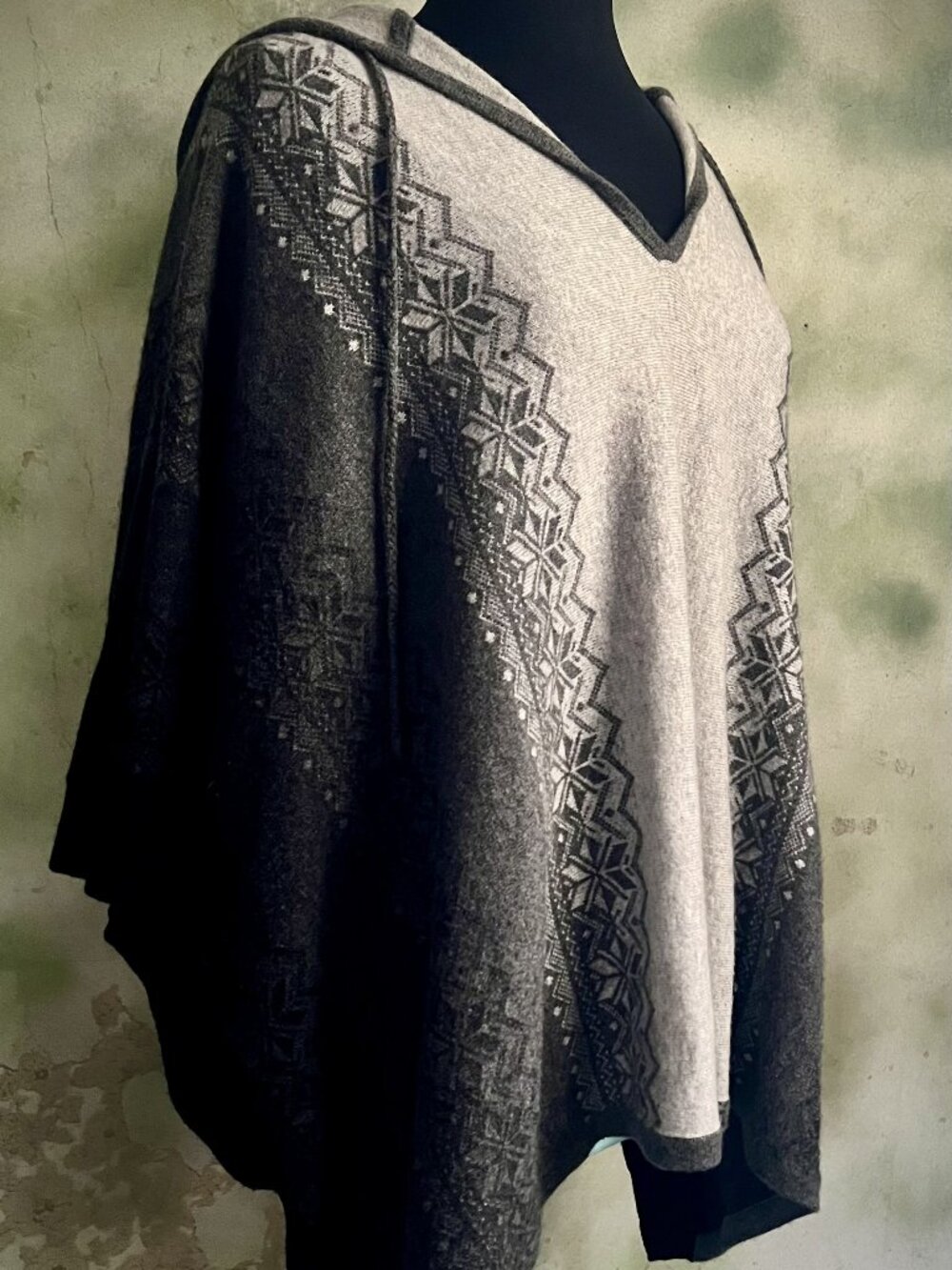 Claudia Nichole 100% Cashmere Hooded Poncho Sweater | Gray Nordic Pattern